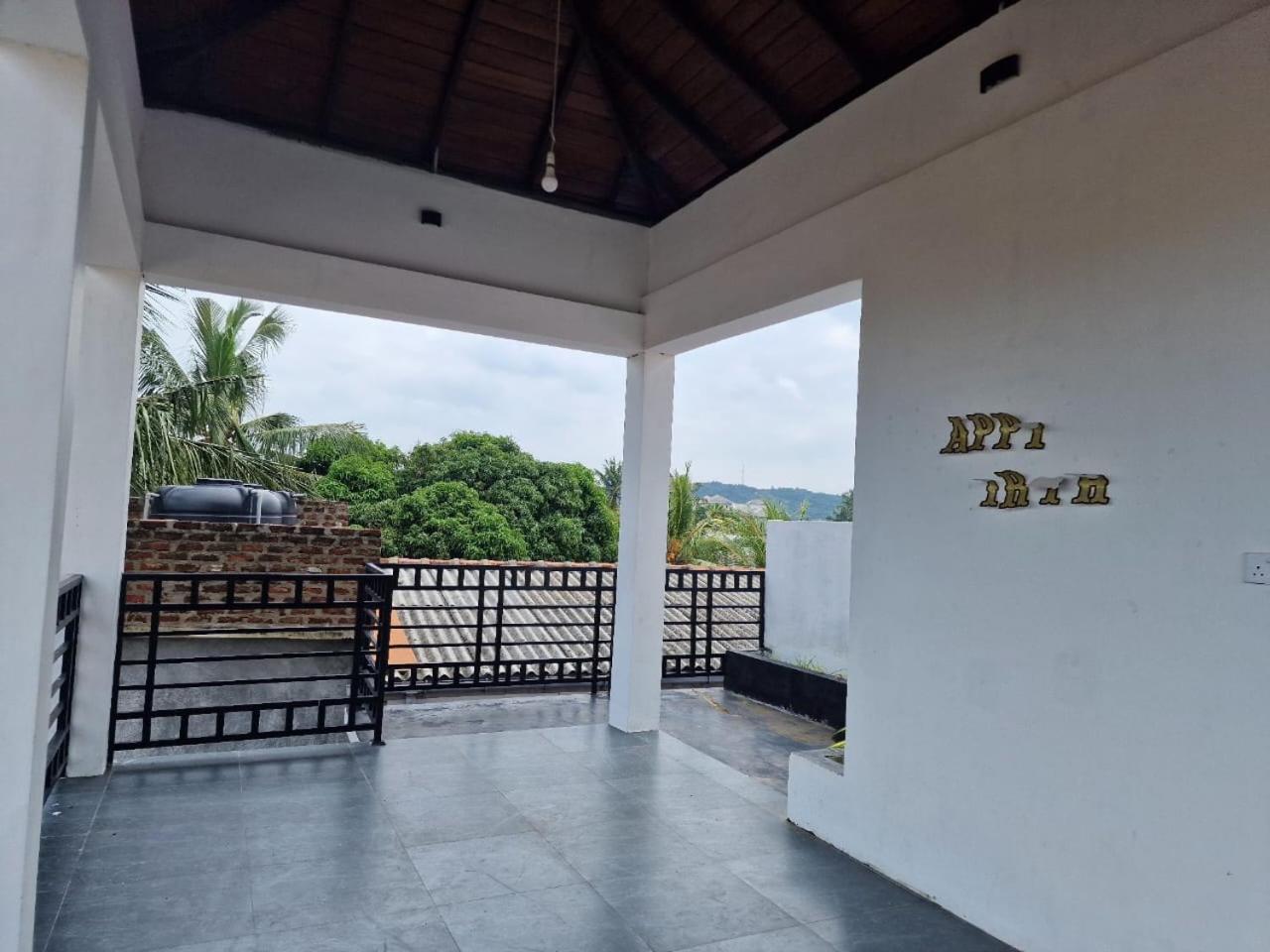 Javi Holiday Home Trincomalee Exterior foto