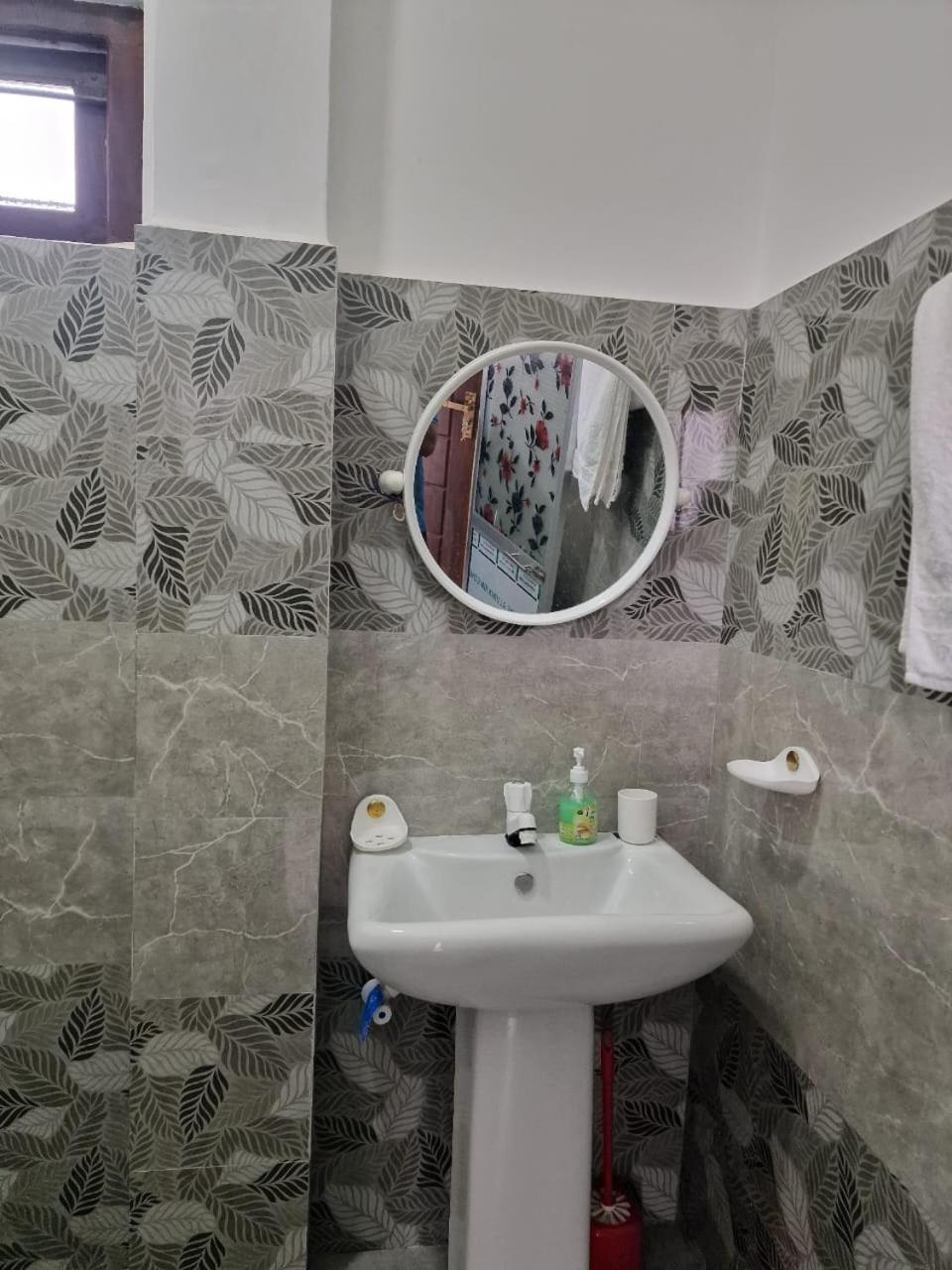 Javi Holiday Home Trincomalee Exterior foto