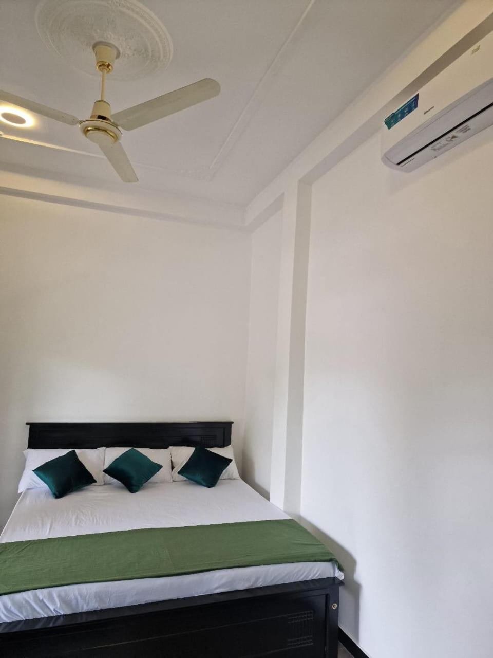Javi Holiday Home Trincomalee Exterior foto