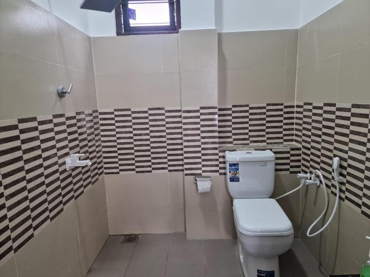 Javi Holiday Home Trincomalee Exterior foto