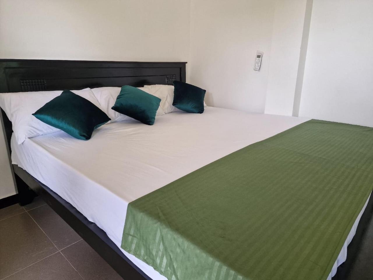 Javi Holiday Home Trincomalee Exterior foto